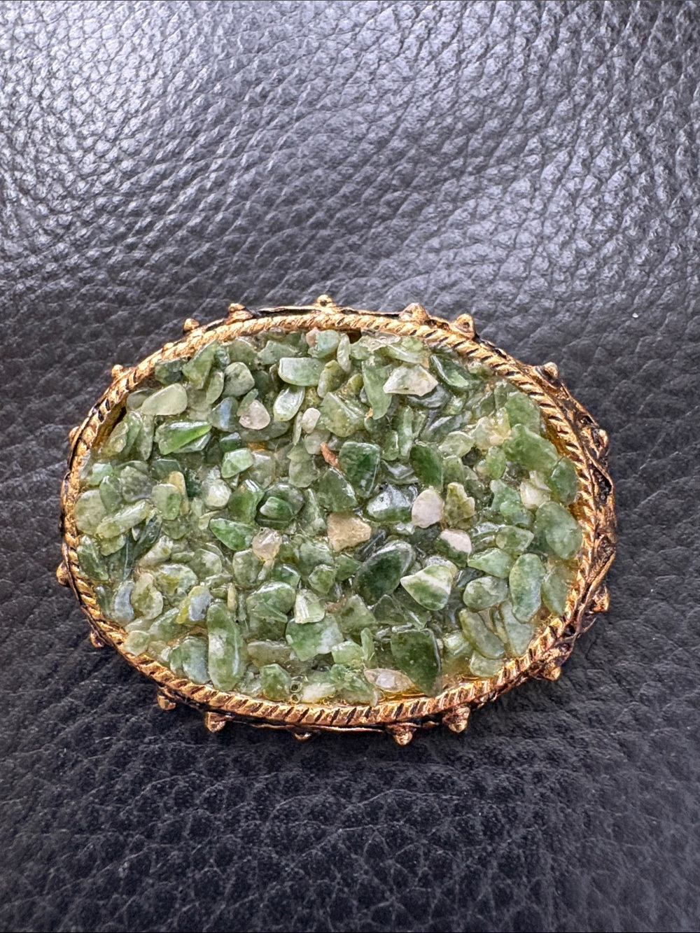 Vintage Gold-Tone Green Aventurine Stone chip Gemstone Brooch Pendant